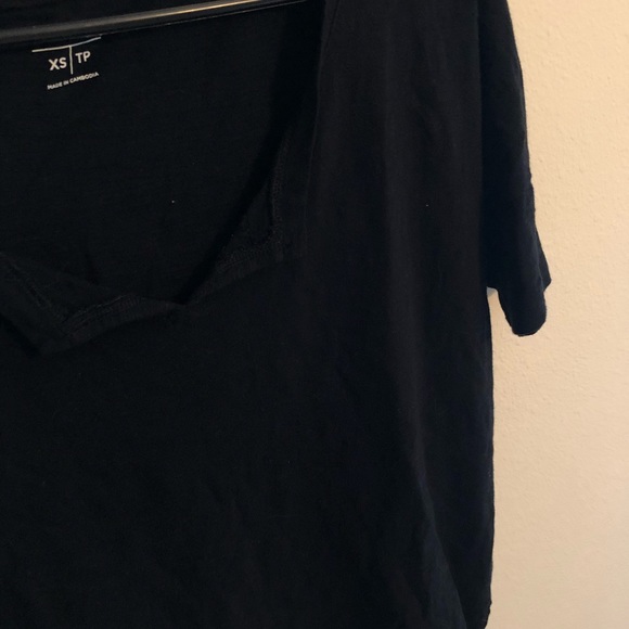 Old Navy Loose Fit Tee - Picture 3 of 4